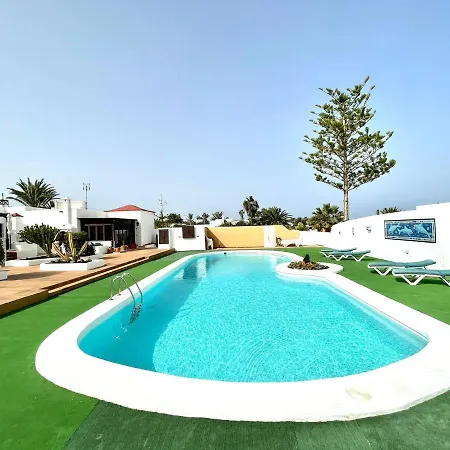 Bungalow Para Nudistas, Con Wifi Y Estupenda Vista La Piscina, A Pocos Metros De La Playa *