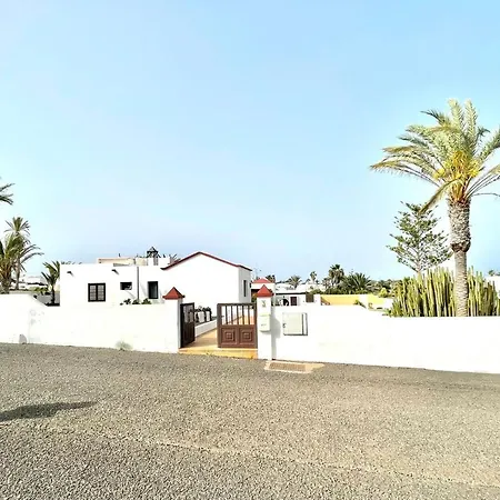 Bungalow Para Nudistas, Con Wifi Y Estupenda Vista La Piscina, A Pocos Metros De La Playa *